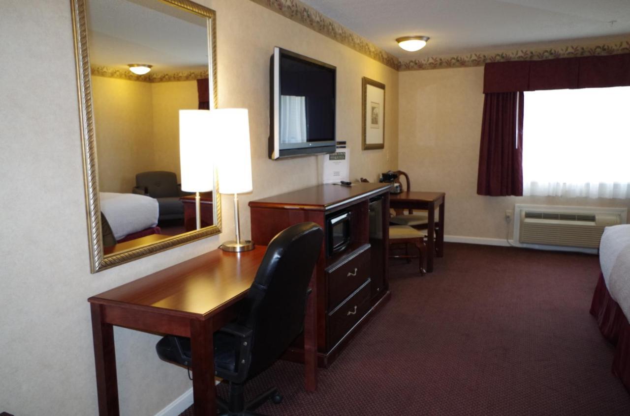 Shiretown Inn & Suites Houlton Buitenkant foto